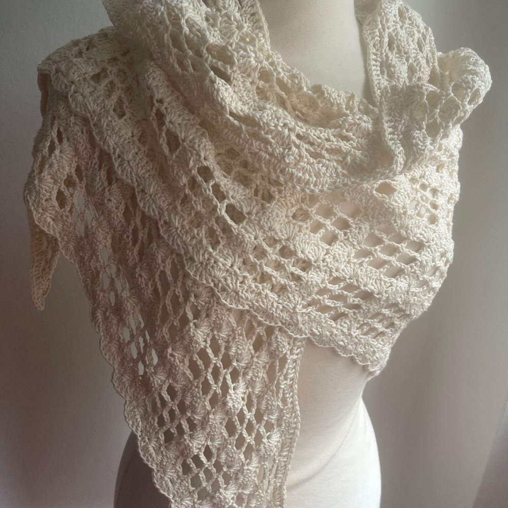 Cream Vintage Lace Wrap with Floral Patterns